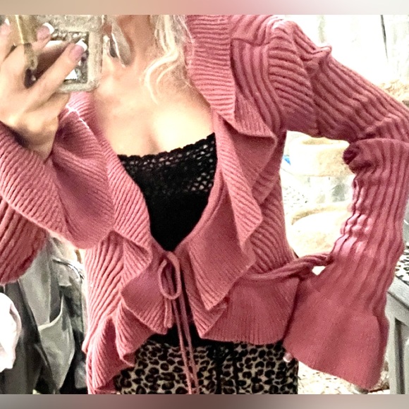 Contemporary soft fluffy Flattering over sweater - Picture 2 of 11